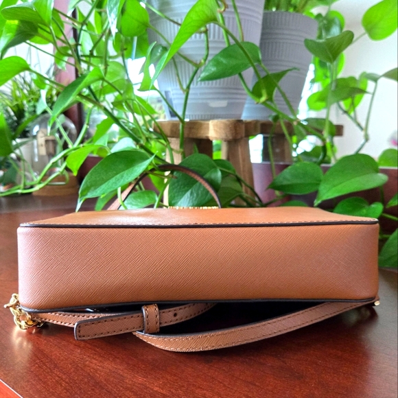 Jet Set Saffiano Leather Crossbody Bag - Picture 5 of 6